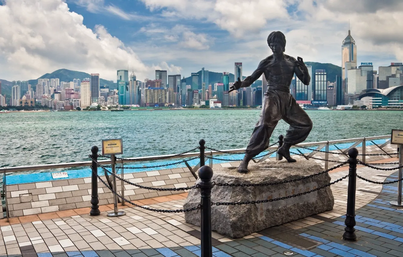 Фото обои небоскребы, памятник, Bruce Lee, Брюс Ли, Hong Kong