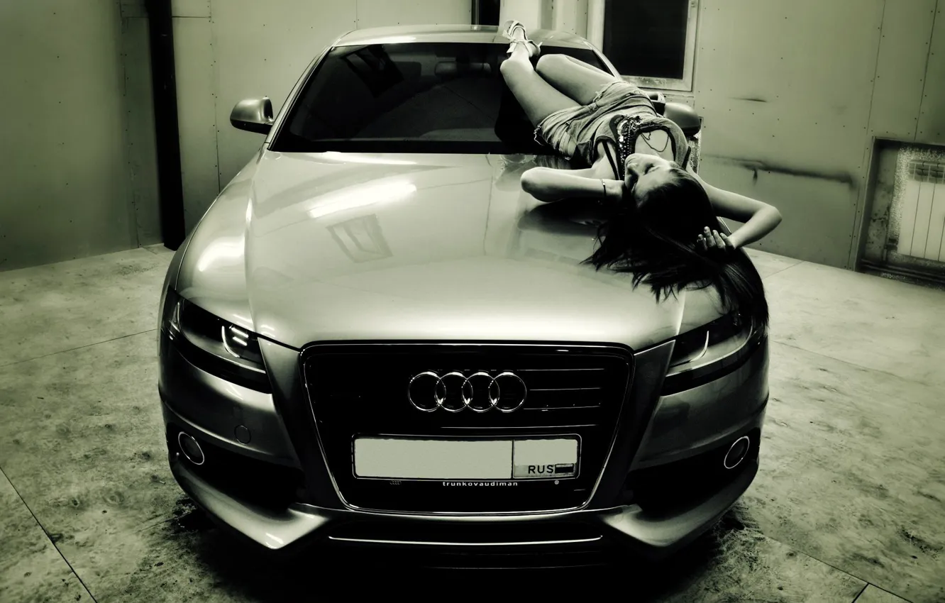 Фото обои авто, девушка, Audi, Девушки, лежит на капоте