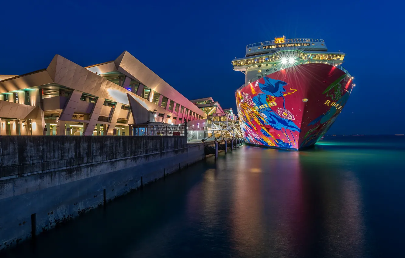 Фото обои Singapore, Marina Bay, Cruise Centre, Genting Dream dock