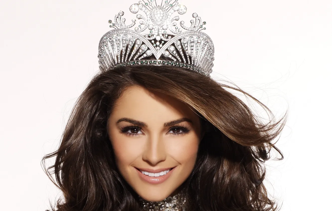 Фото обои девушка, модель, брюнетка, диадема, Olivia Culpo