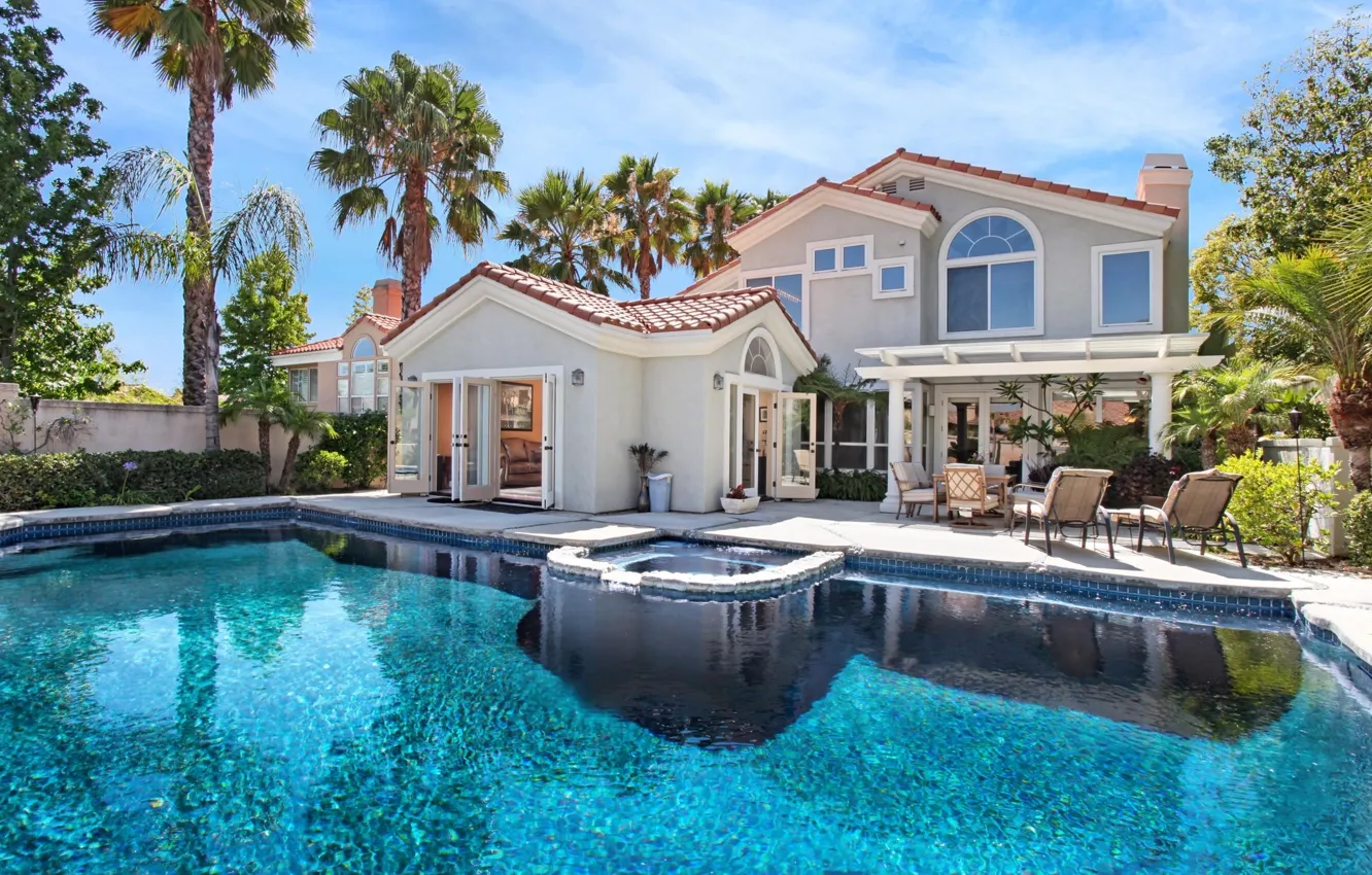 Фото обои дом, пальмы, вилла, бассейн, шезлонги