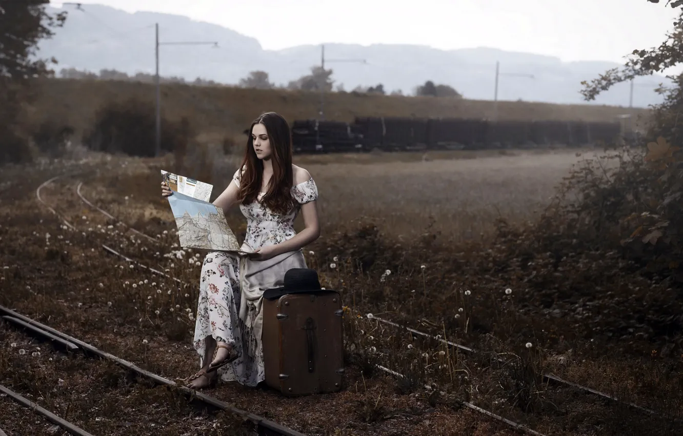 Фото обои девушка, железная дорога, чемодан