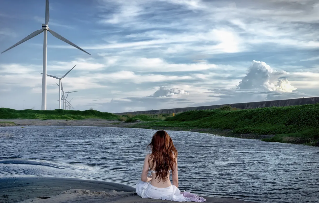 Фото обои девушка, пейзаж, озеро, ветряки