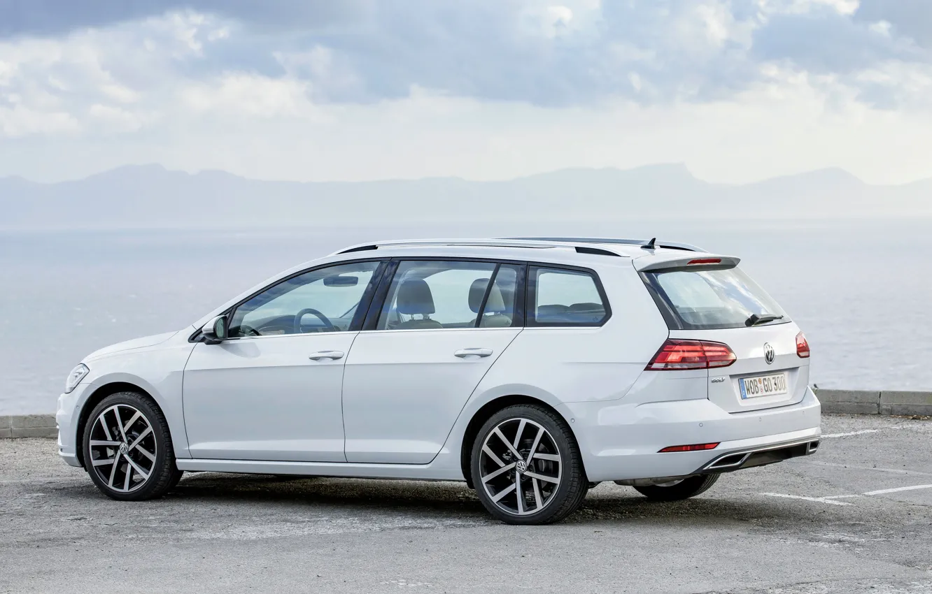 Фото обои берег, Volkswagen, стоянка, универсал, 2017, Golf Variant, бело-серый