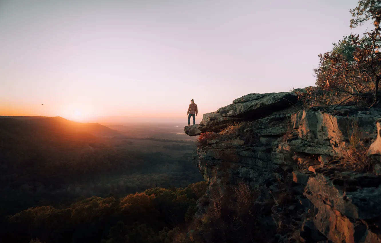 Фото обои Закат, Человек, Скала, США, Sunset, Arkansas, Арканзас, Pinnacle Mountain State Park