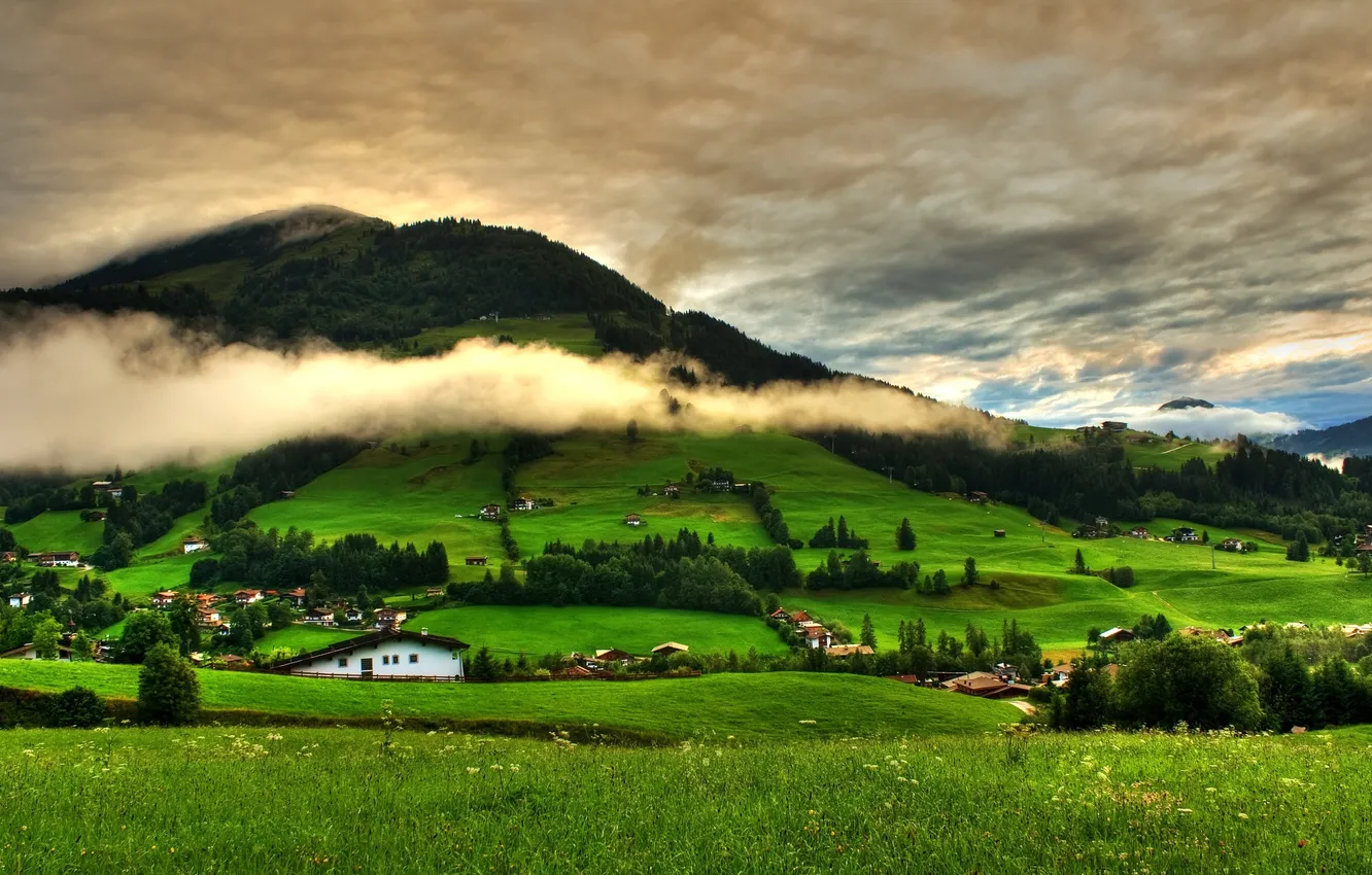Фото обои зелень, небо, трава, облака, деревья, пейзаж, горы, холмы