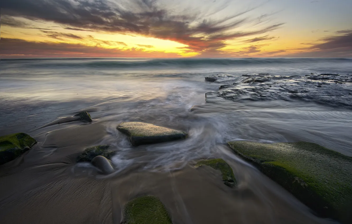 Фото обои песок, море, водоросли, закат, камни