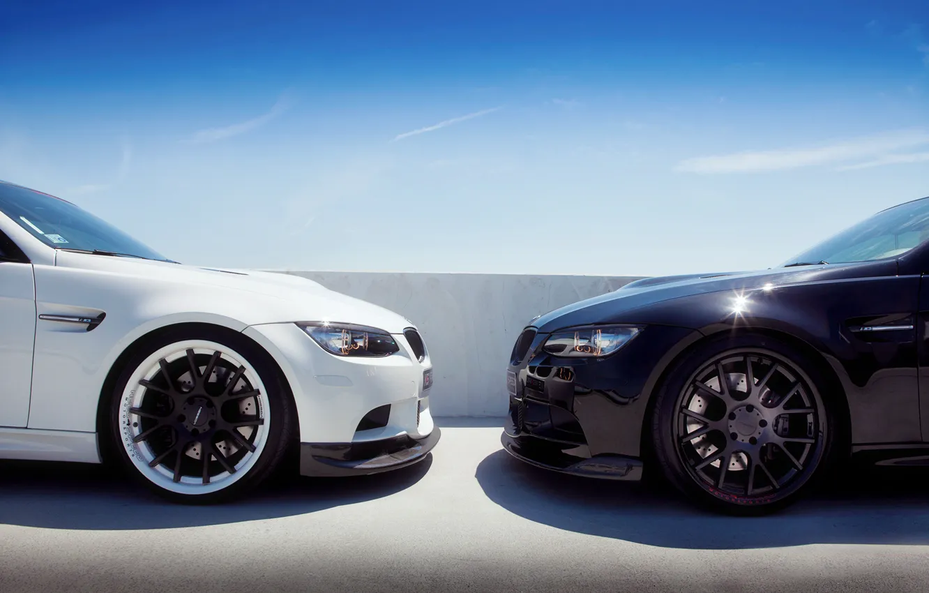 Фото обои BMW, черная, белая, 3Series, два, брата