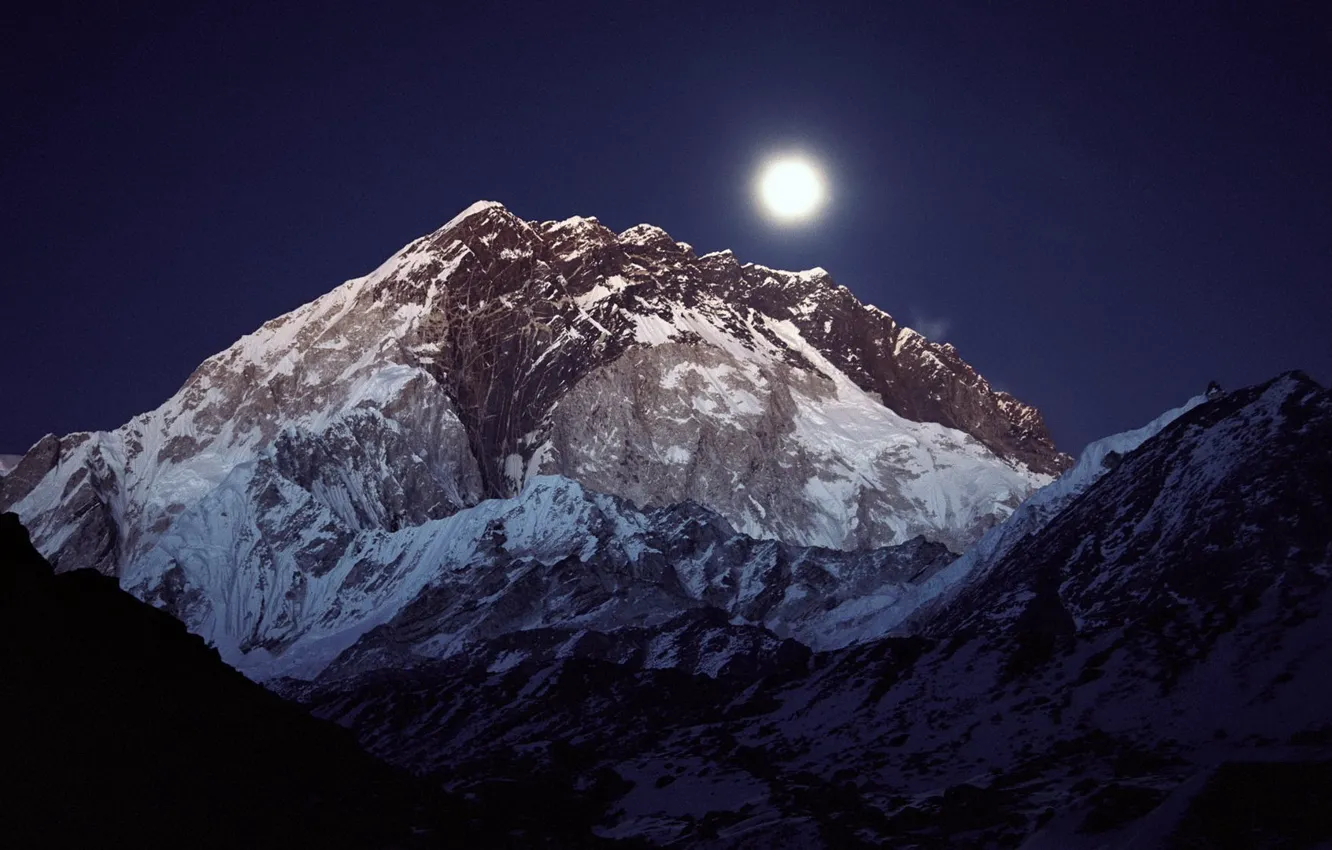 Фото обои зима, небо, снег, горы, ночь, природа, скалы, луна