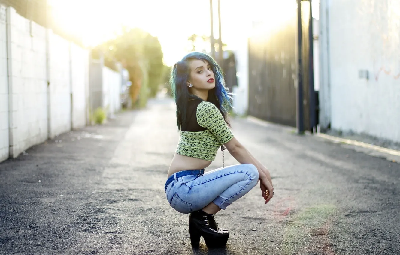 Фото обои girl, fashion, dress, blue, model, street, beauty, color
