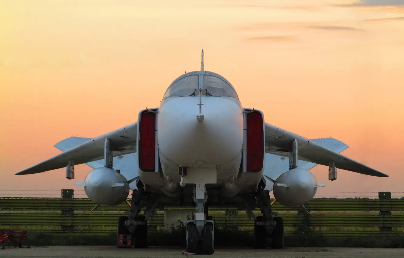 Фото обои аэродром, Авиация, Су-24