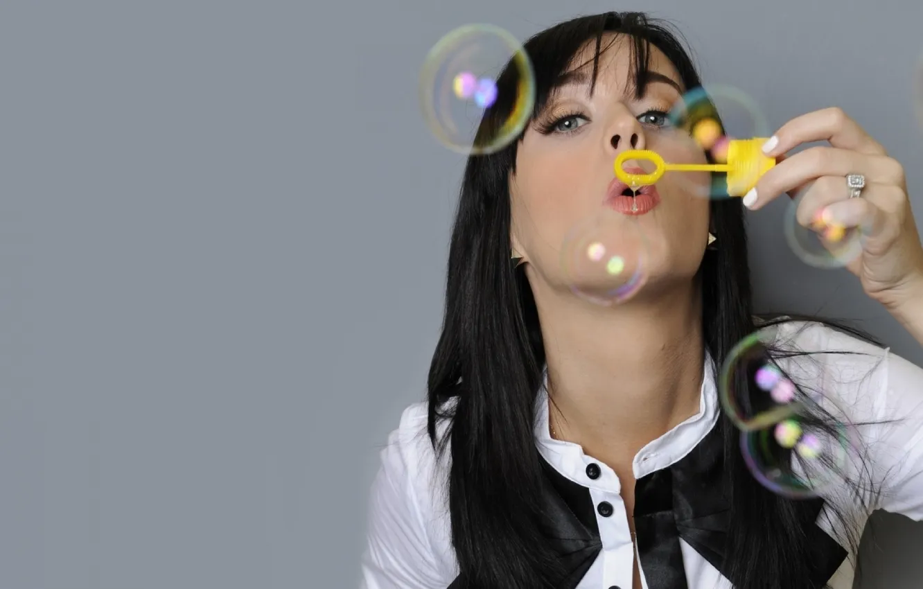 Фото обои девушка, брюнетка, кольцо, мыльные пузыри, Katy Perry, певица, кэти перри