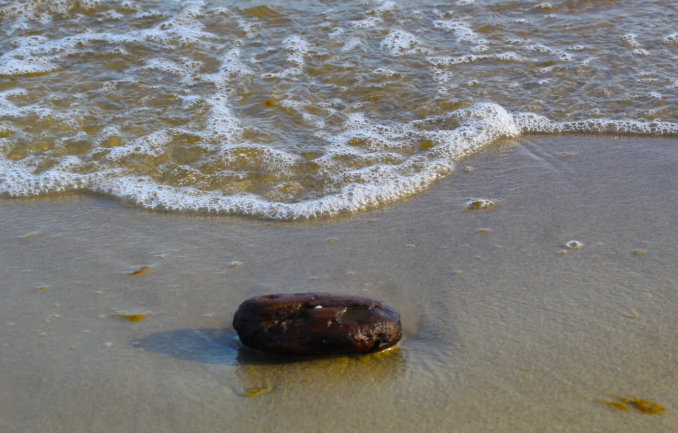 Фото обои beach, sea, stone, water, sand