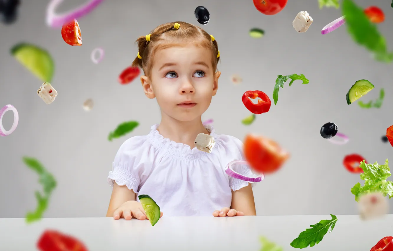 Фото обои ребенок, удивление, девочка, перец, овощи, помидор, little girl, vegetables