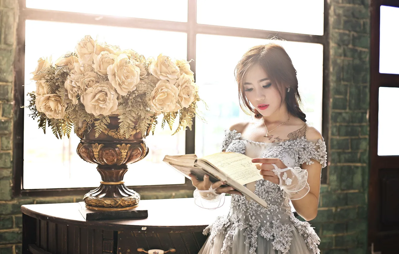 Фото обои девушка, цветы, книга