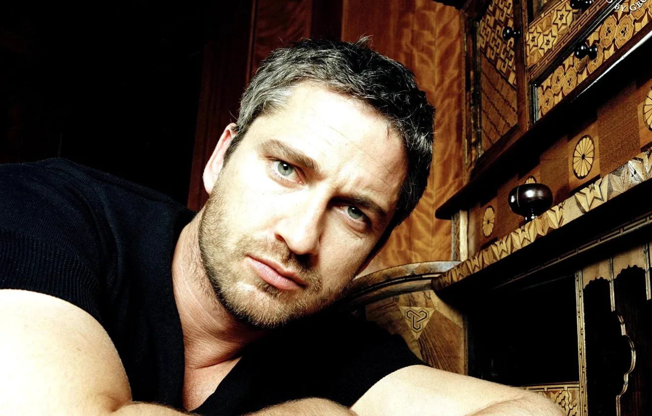 Фото обои взгляд, лицо, актер, мужчина, Джерард Батлер, Gerard Butler, небритость