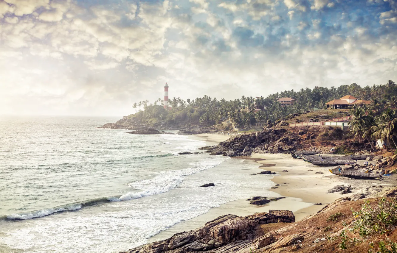 Фото обои песок, море, деревья, берег, маяк, утро, Индия, прибой