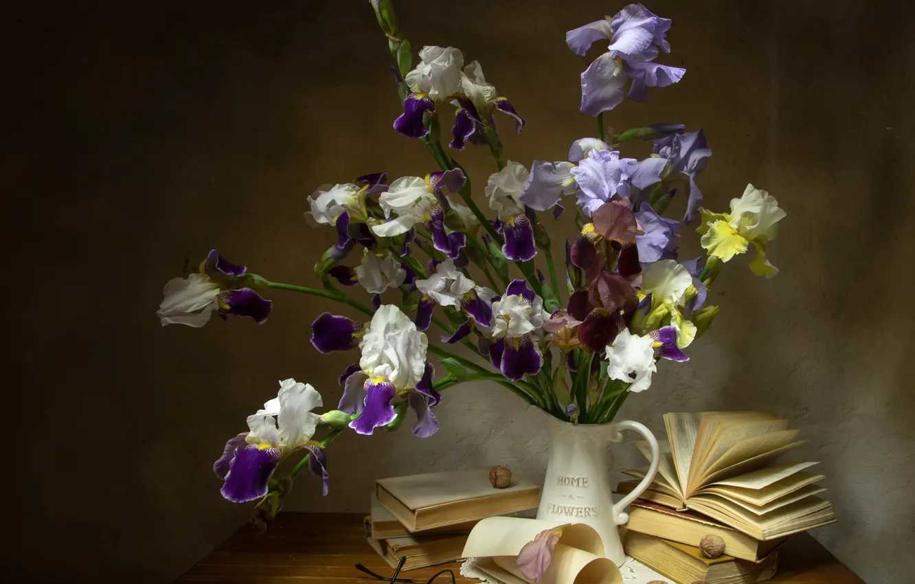 Фото обои цветы, бумага, стол, книги, букет, весна, желтые, очки