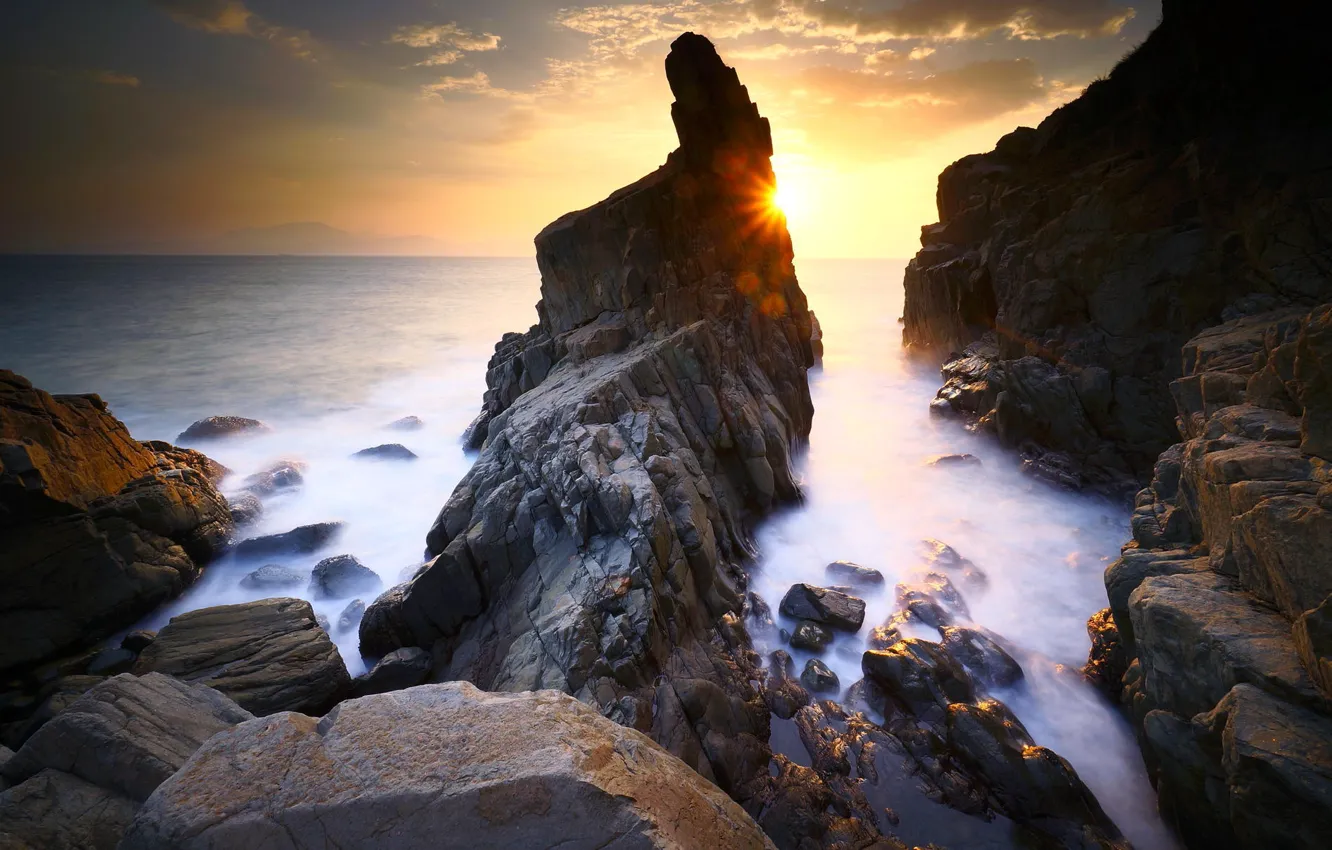 Фото обои море, солнце, пейзаж, скалы, рассвет, берег