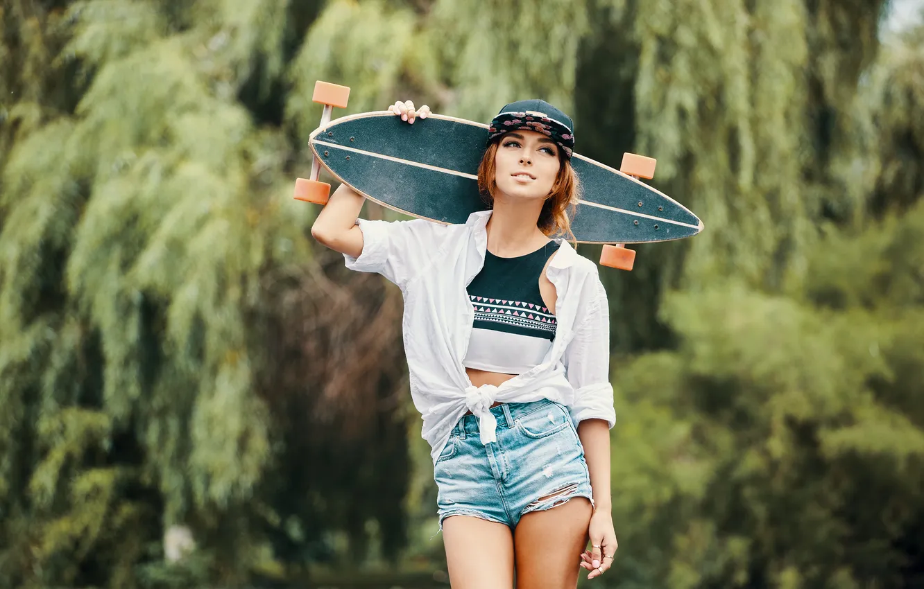 Фото обои girl, shorts, model, cap, cute, skateboard, shirt, tank top
