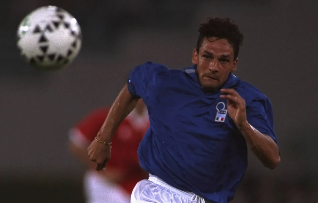 Фото обои Италия, Роберто Баджо, Божественный Хвостик, Roberto Baggio, итальянский футболист, выдающийся, italia 1994, оттянутый форвард