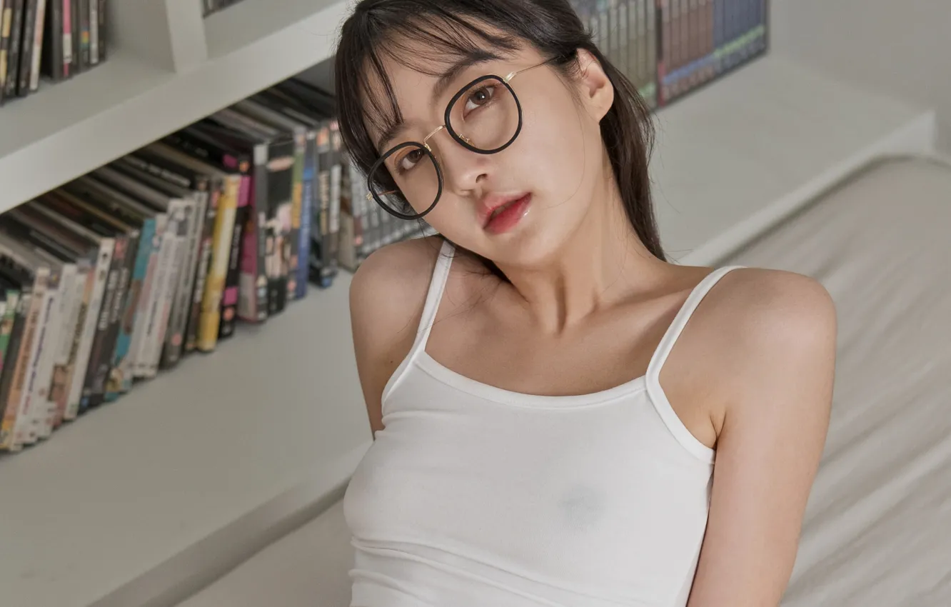 Фото обои white, Asian, box, model, brunette, bed, glasses, t-shirt