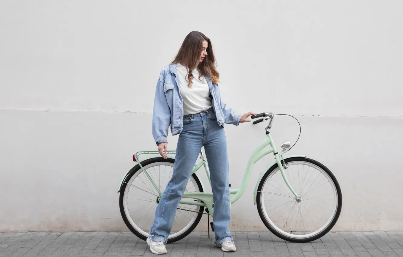 Фото обои bike, woman, outdoors, holding, handlebars