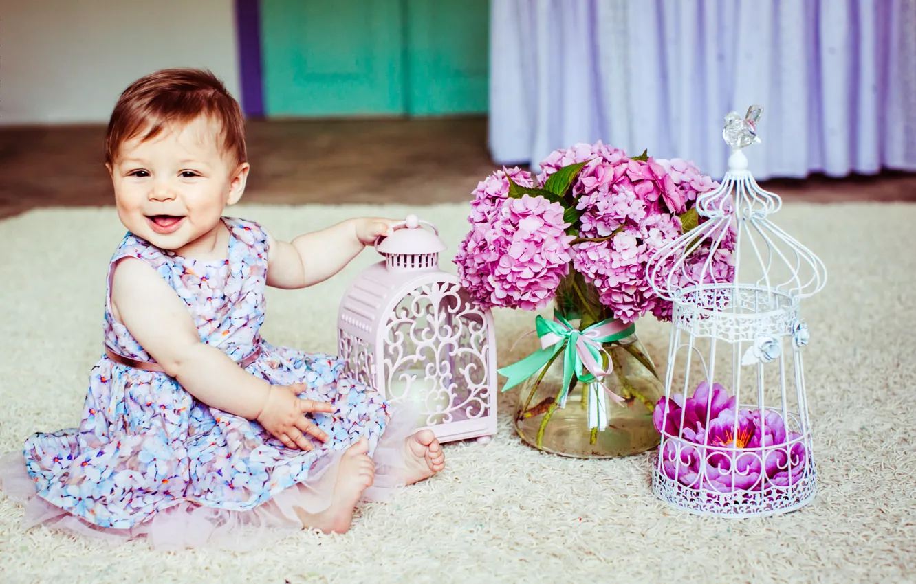 Фото обои цветы, улыбка, платье, девочка, малышка