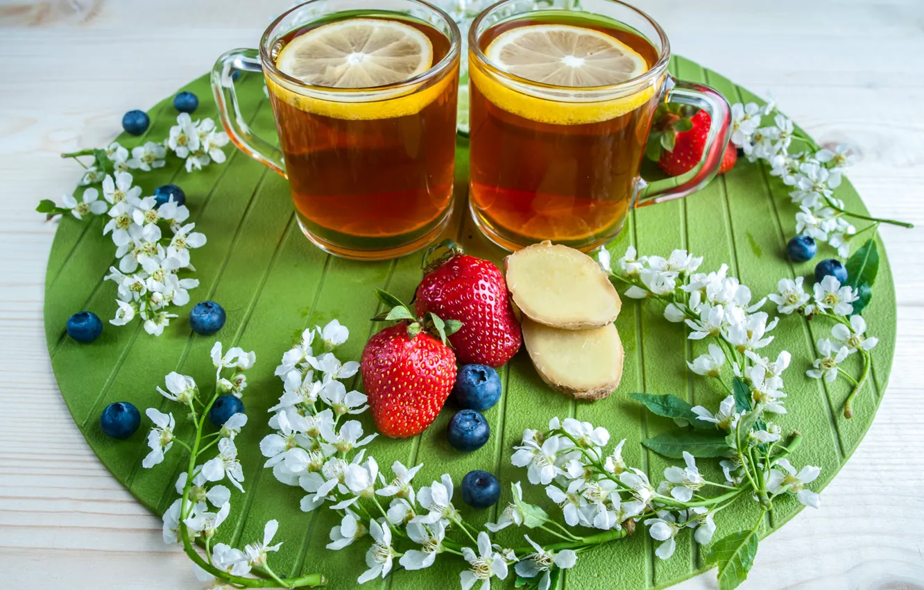 Фото обои ягоды, лимон, чай, черника, клубника, чашки