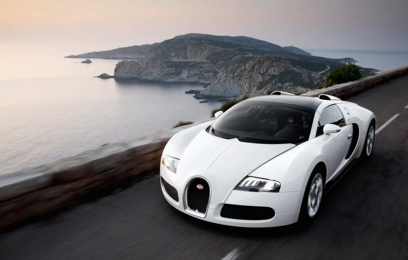 Фото обои дорога, море, белый, Bugatti, Veyron