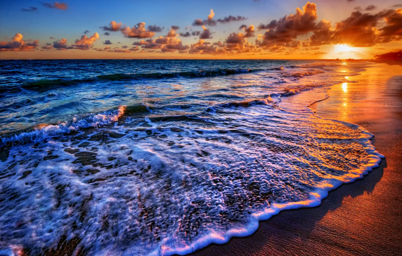 Фото обои песок, море, солнце, облака, прибой
