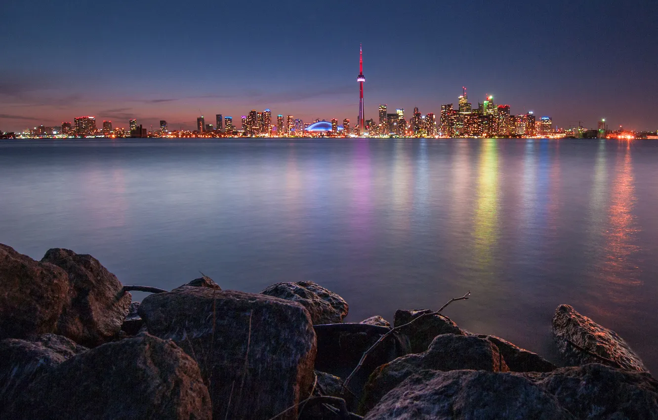 Фото обои ночь, город, огни, озеро, отражение, камни, Канада, Торонто