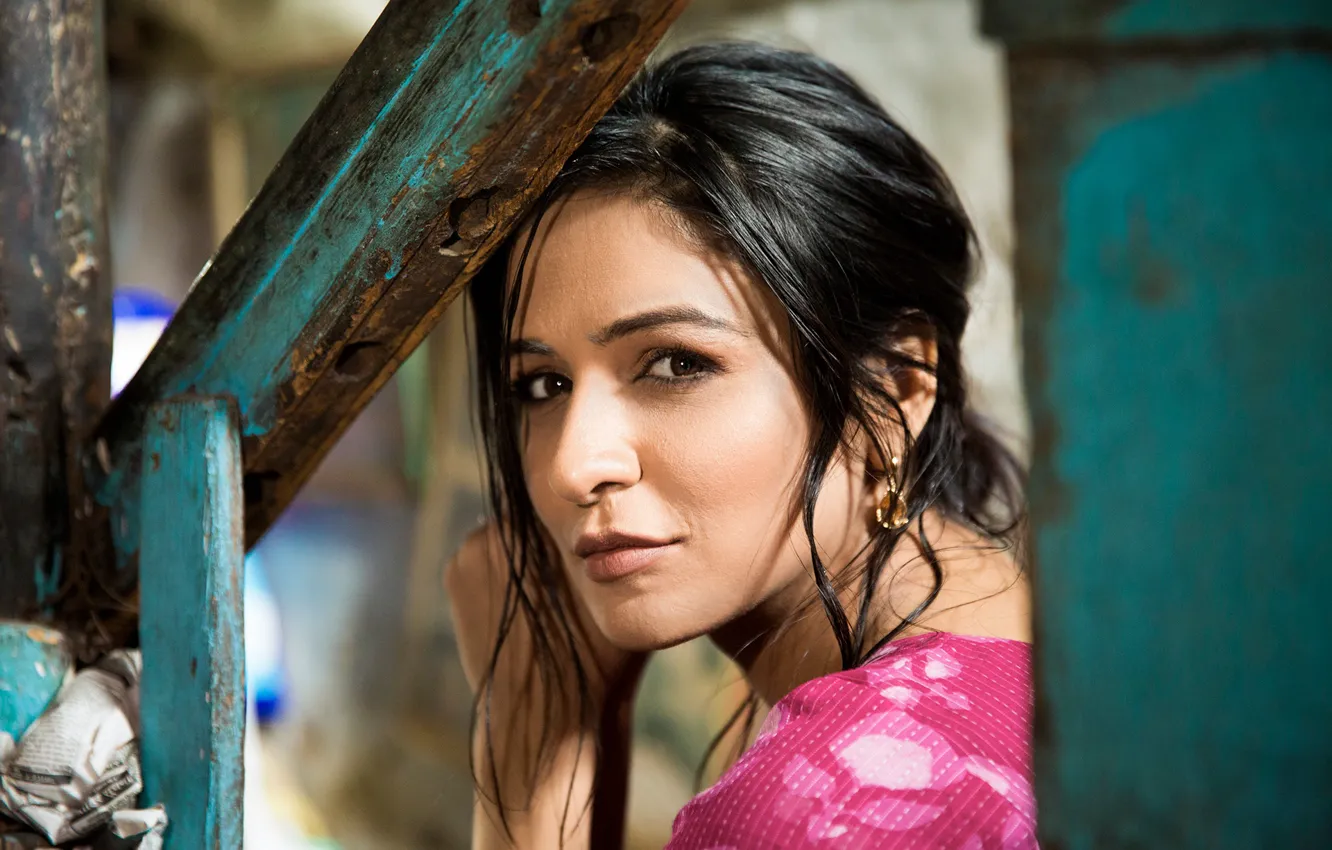 Фото обои girl, eyes, smile, model, face, indian