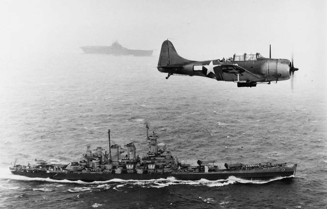Фото обои бомбардировщик, вторая мировая война, тихий океан, авианосец вдали, линкор "Вашингтон"