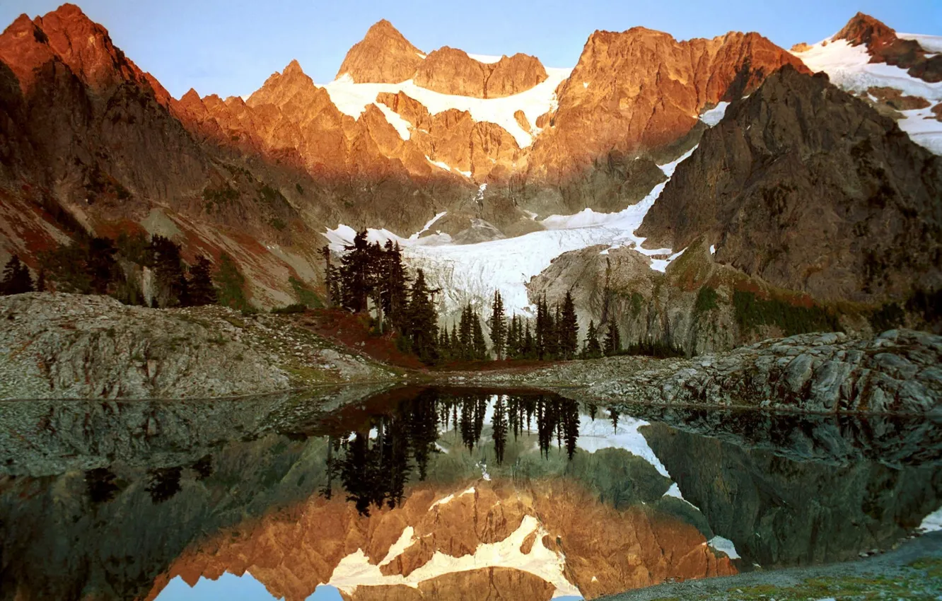 Фото обои rocas, agua, lago, árboles, glaciar, montañas, pinos, hielo
