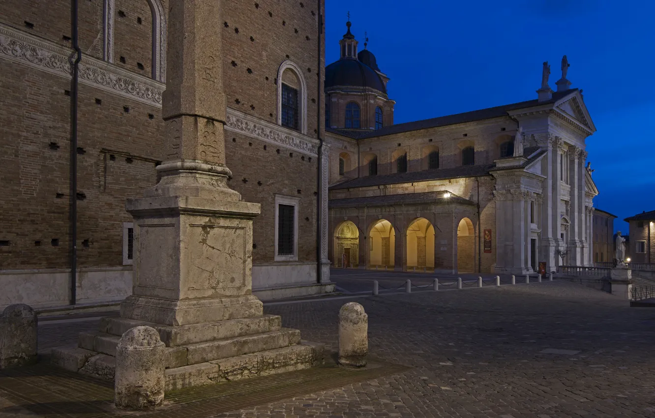 Фото обои ночь, Италия, собор, обелиск, Марке, Урбино