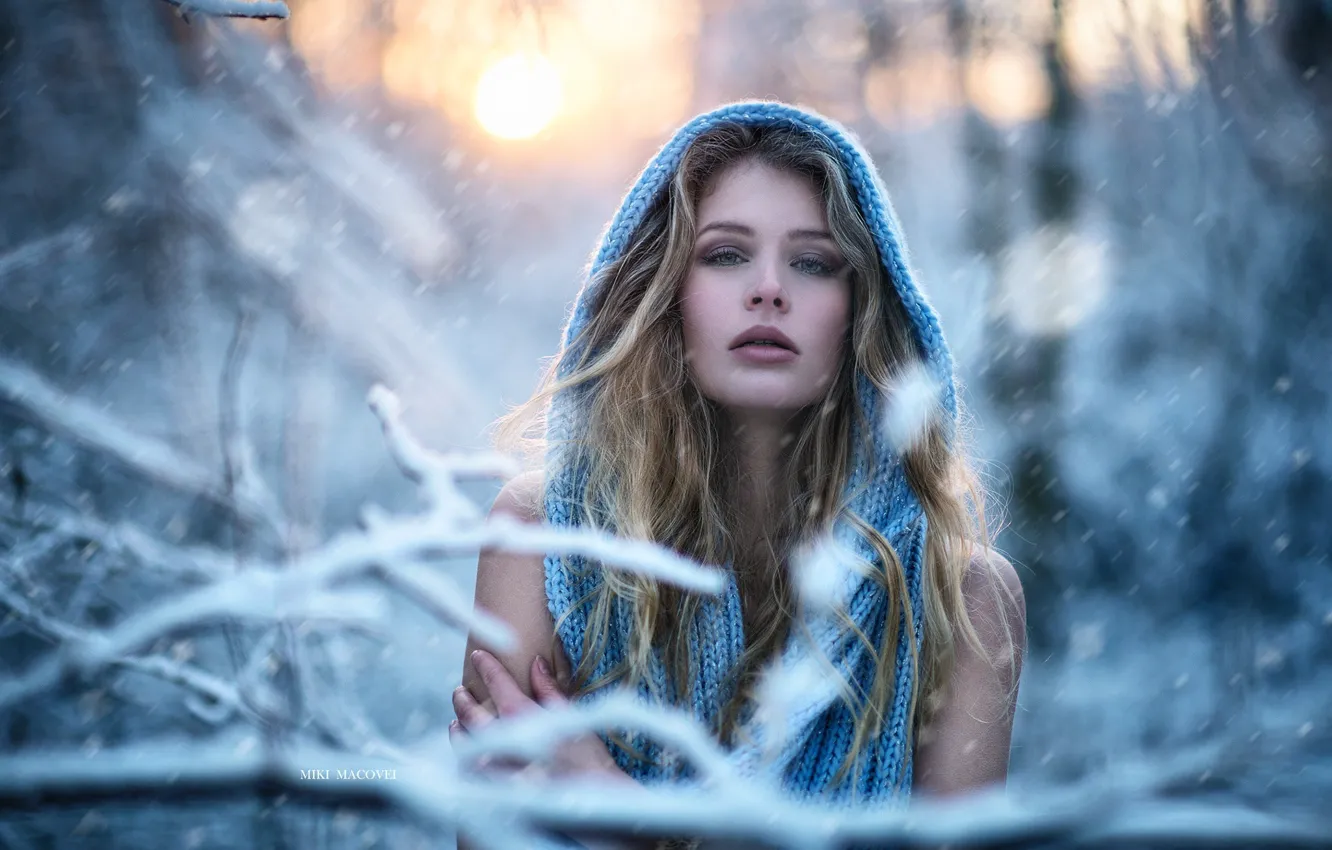 Фото обои зима, девушка, солнце, снег, боке, Miki Macovei, Venkara Capris