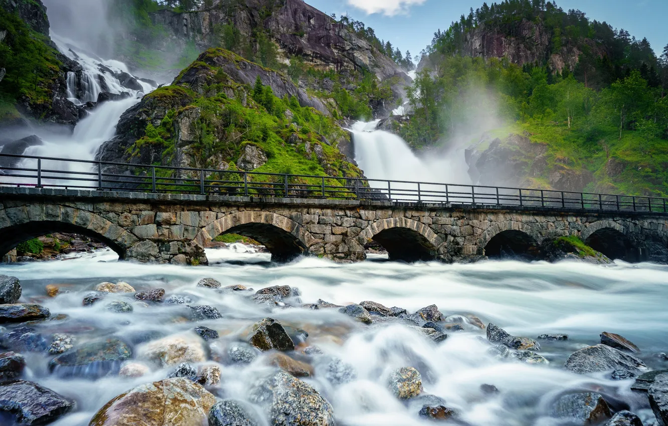 Фото обои лес, деревья, горы, мост, камни, скалы, водопад, Норвегия