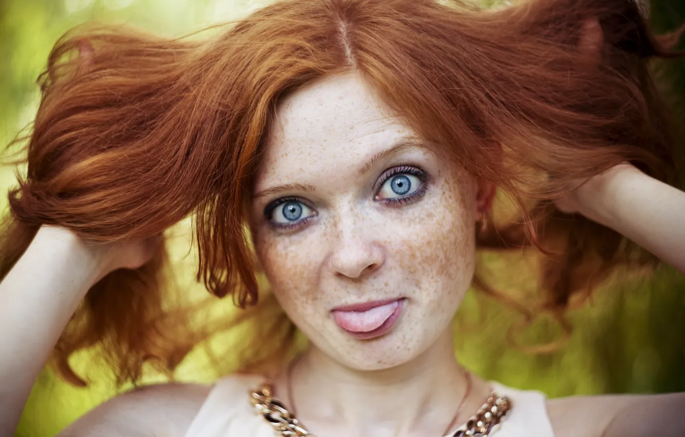 Фото обои woman, Redhead, tongue, freckles, gestures