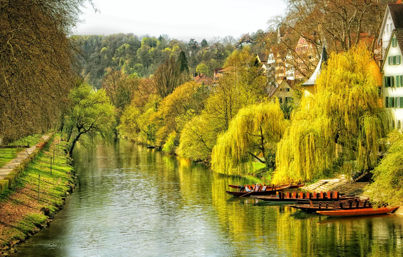 Фото обои осень, вода, деревья, город, река, дома, лодки, Германия