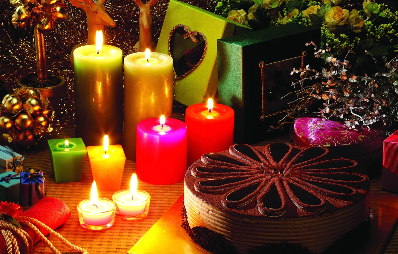 Фото обои романтика, свечи, подарки, торт, Новый год, коробки