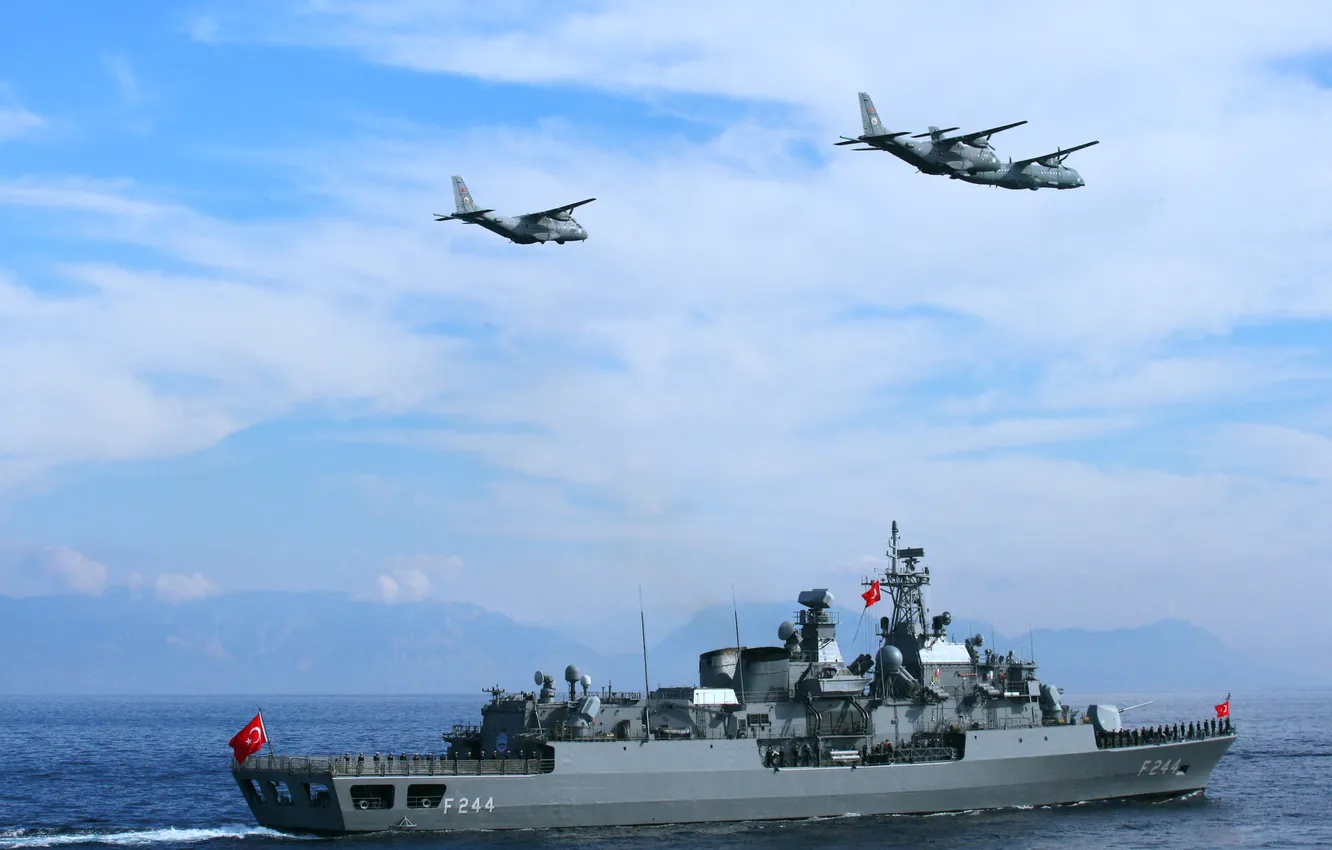 Фото обои фрегат, ВМС Турции, TCG Barbaros, учения 2025