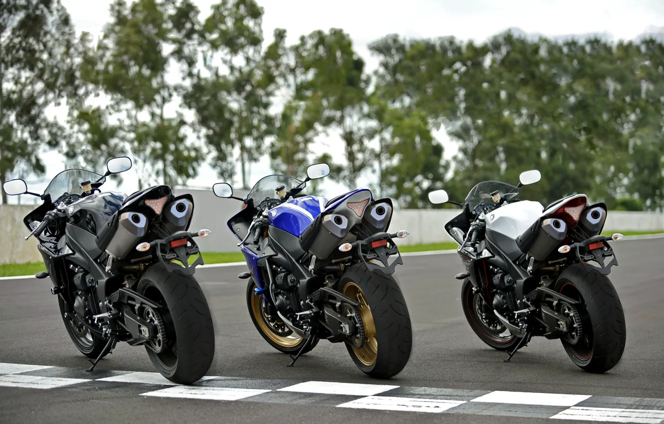 Фото обои белый, синий, чёрный, Три Yamaha YZF-R1