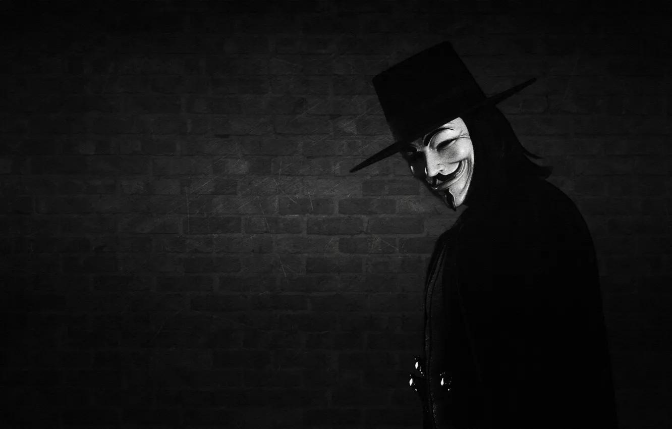 Фото обои улыбка, стена, маска, черно-белый фон, V for Vendetta, Anonymous, V — значит вендетта