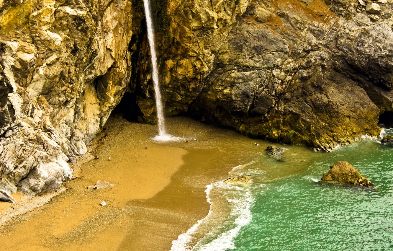 Фото обои песок, вода, фото, скалы, берег, пейзажи, водопады, пляжи