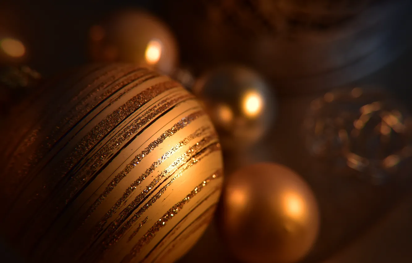 Фото обои шарики, блеск, шар, Рождество, Новый год, золотые, новогодние украшения