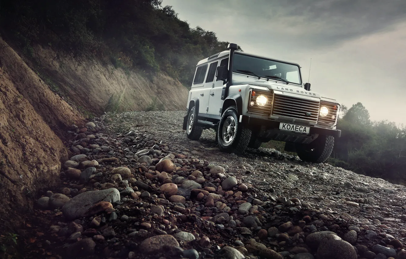 Фото обои Light, Land Rover, Front, 4x4, Defender, SUV, Jeep, Mountain Road