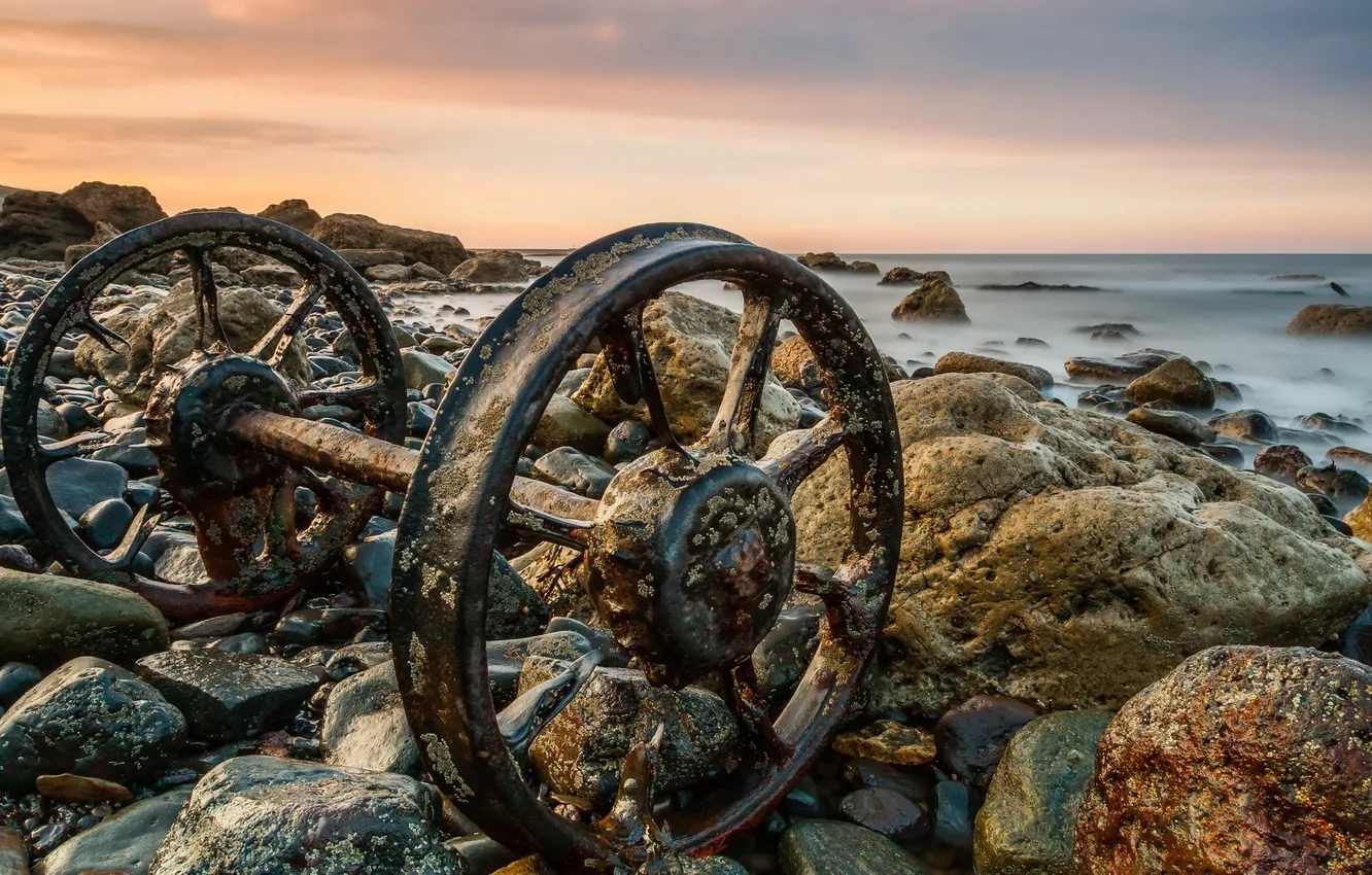 Фото обои море, пейзаж, камни, колёса