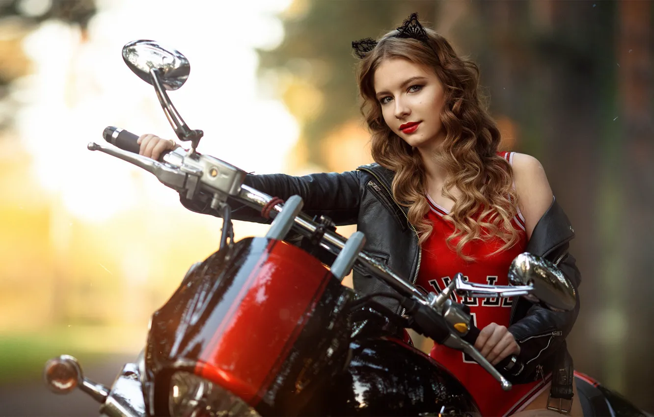 Фото обои девушка, мотоцикл, шатенка