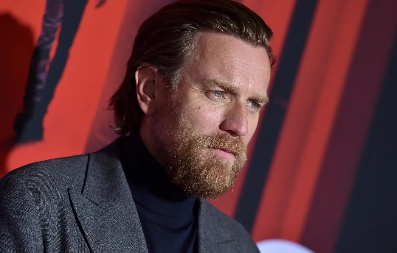 Фото обои портрет, борода, актёр, пиджак, Ewan McGregor, Юэн Макгрегор